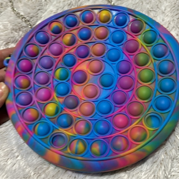 Pop Finity round purse on silver toned chain net perfect blue swirl ombre - Picture 5 of 6